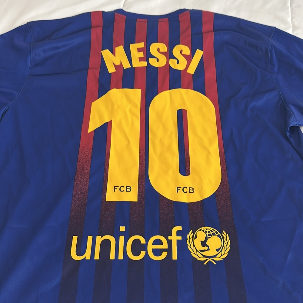 FCBarcelona Messi 10 Unicef Jersey - Picture 9 of 11
